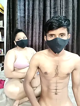 Snapshot of Beautiful_couple_70 chatting on 10.19.25 Beautiful couple 70 online show from 10.19.25