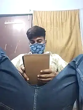 Snapshot of YourTarzan chatting on 10.09.25 YourTarzan online show from 10.09.25