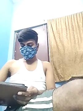 Snapshot of YourTarzan chatting on 10.10.25 YourTarzan online show from 10.10.25