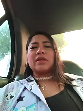 Snapshot of julieta_evanns1 chatting on 10.23.25 julieta evanns1 online show from 10.23.25