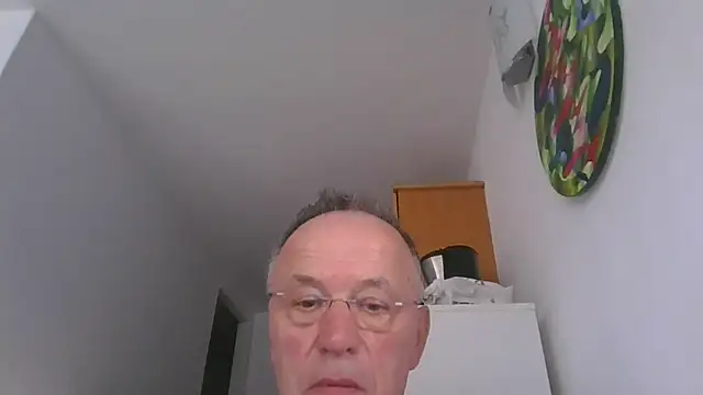 Snapshot of knodli chatting on 09.18.25 knodli online show from 09.18.25