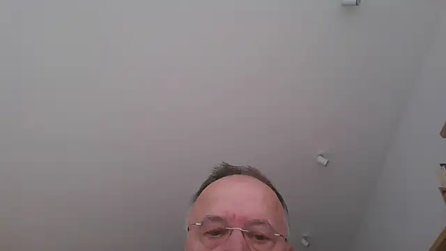 Snapshot of knodli chatting on 10.01.25 knodli online show from 10.01.25
