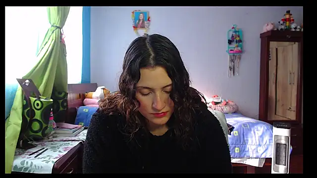 Snapshot of lindasyt chatting on 09.15.25 lindasyt online show from 09.15.25