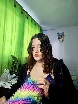 Snapshot of lindasyt chatting on 09.18.25 lindasyt online show from 09.18.25