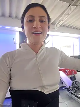 Snapshot of lindasyt chatting on 10.01.25 lindasyt online show from 10.01.25