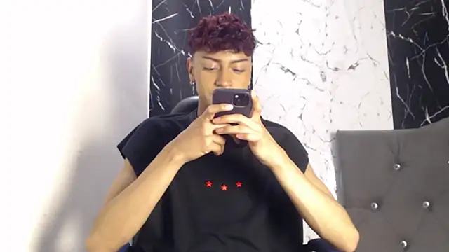 Snapshot of owen_sexy25 chatting on 09.19.25 owen sexy25 online show from 09.19.25