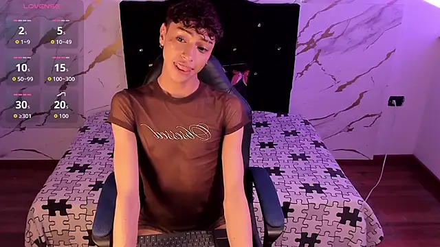 Snapshot of owen_sexy25 chatting on 09.30.25 owen sexy25 online show from 09.30.25