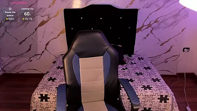 Snapshot of owen_sexy25 chatting on 10.01.25 owen sexy25 online show from 10.01.25