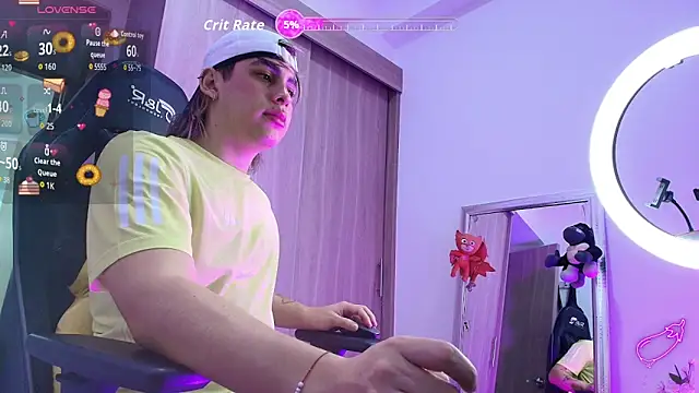 Snapshot of brunothompson3 chatting on 10.21.25 brunothompson3 online show from 10.21.25