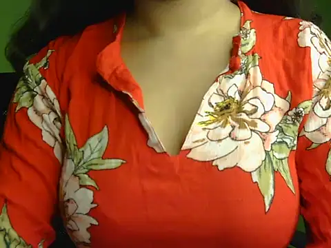 Snapshot of your_cute_girl chatting on 10.18.25 your cute girl online show from 10.18.25