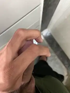 Snapshot of RahulisHorny_007 chatting on 10.16.25 RahulisHorny 007 online show from 10.16.25