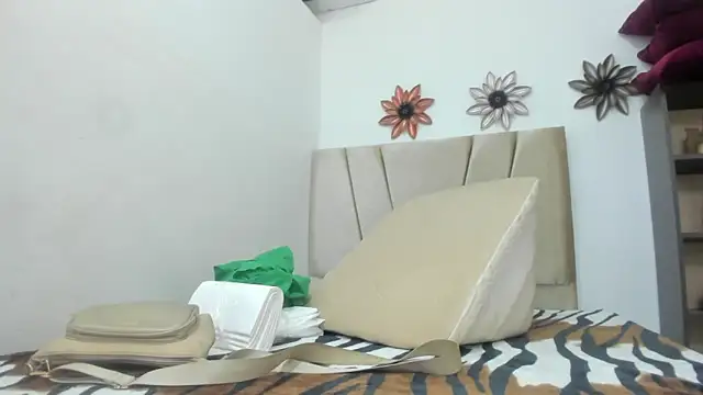 Snapshot of Adrianasex_69x chatting on 10.15.25 Adrianasex 69x online show from 10.15.25