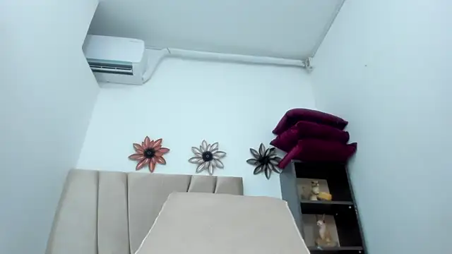 Snapshot of Adrianasex_69x chatting on 10.28.25 Adrianasex 69x online show from 10.28.25