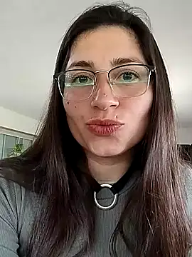 Snapshot of LolatuMiel chatting on 09.12.25 LolatuMiel online show from 09.12.25