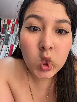 Snapshot of evelyn_1702 chatting on 10.10.25 evelyn 1702 online show from 10.10.25