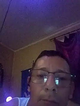 Snapshot of tonder69 chatting on 10.05.25 tonder69 online show from 10.05.25