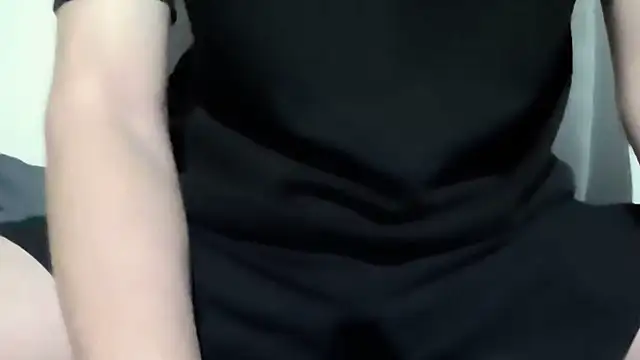 Snapshot of lim111 chatting on 11.04.25 lim111 online show from 11.04.25