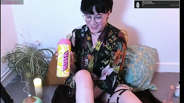 Snapshot of MossPrince chatting on 09.30.25 MossPrince online show from 09.30.25