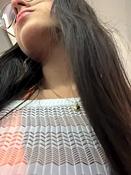 Juanita-Diaz online show from 10.17.25