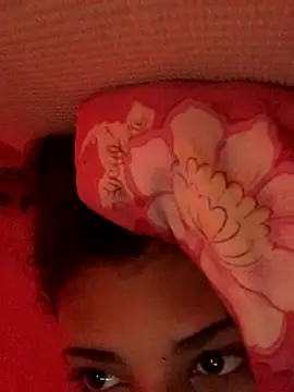 Snapshot of luluzinhax chatting on 09.25.25 luluzinhax online show from 09.25.25