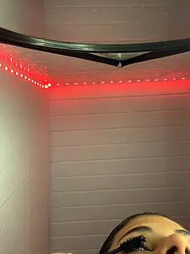 Snapshot of luluzinhax chatting on 09.29.25 luluzinhax online show from 09.29.25