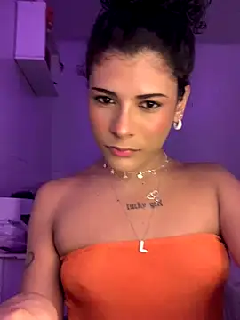 Snapshot of luluzinhax chatting on 10.10.25 luluzinhax online show from 10.10.25