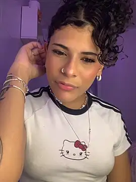 Snapshot of luluzinhax chatting on 10.15.25 luluzinhax online show from 10.15.25