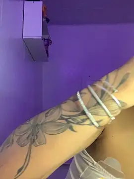 Snapshot of luluzinhax chatting on 11.06.25 luluzinhax online show from 11.06.25