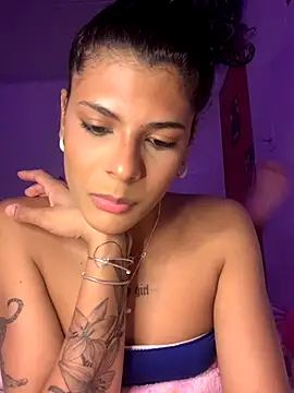 Snapshot of luluzinhax chatting on 11.09.25 luluzinhax online show from 11.09.25