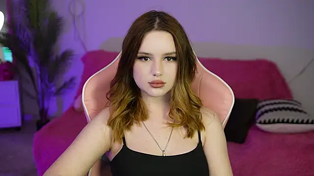 Snapshot of MilanaMoons chatting on 09.23.25 MilanaMoons online show from 09.23.25