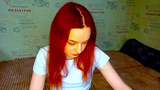 Snapshot of emi_less chatting on 09.25.25 emi less online show from 09.25.25