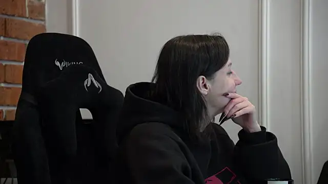 Snapshot of _LilithDarkmore_ chatting on 10.03.25 LilithDarkmore online show from 10.03.25