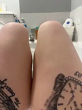 Snapshot of ChelseaSummerr chatting on 10.24.25 ChelseaSummerr online show from 10.24.25