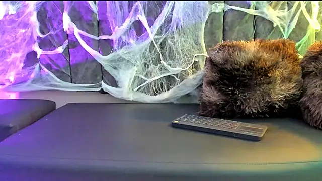 Snapshot of Rowan_Mills chatting on 10.11.25 Rowan Mills online show from 10.11.25