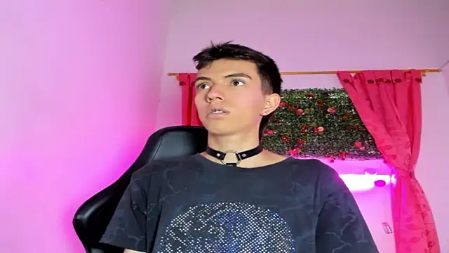 Snapshot of dylan_202520_ chatting on 10.03.25 dylan 202520 online show from 10.03.25