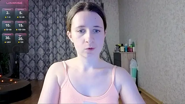 Snapshot of _Linett_ chatting on 10.16.25  Linett  online show from 10.16.25