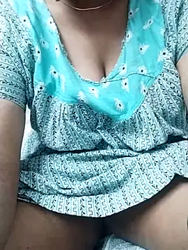 Snapshot of WarmCliff49 chatting on 11.10.25 WarmCliff49 online show from 11.10.25