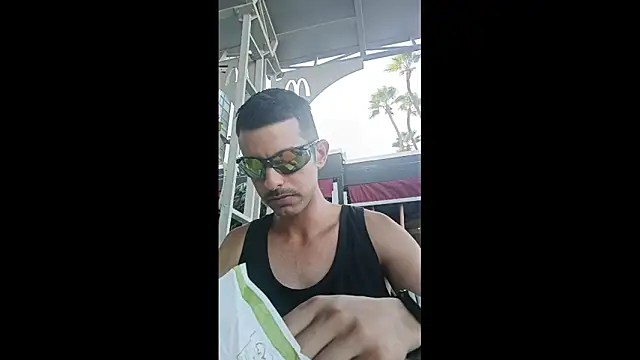 Snapshot of Greek_crazy_couple chatting on 10.29.25 Greek crazy couple online show from 10.29.25