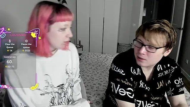 Couple Molly online show from 10.15.25