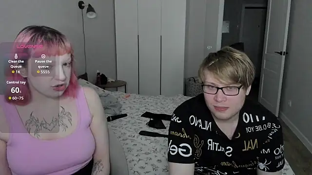 Couple Molly online show from 10.20.25