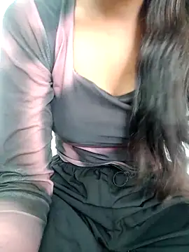 Snapshot of cute_parii_ chatting on 10.01.25 cute parii online show from 10.01.25