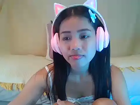 Snapshot of AnnewithanE chatting on 09.21.25 AnnewithanE online show from 09.21.25