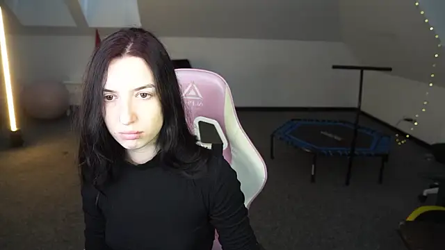 Snapshot of _Lili_054 chatting on 10.17.25  Lili 054 online show from 10.17.25