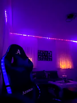 Snapshot of laki_98 chatting on 09.19.25 laki 98 online show from 09.19.25