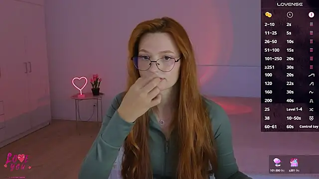 Snapshot of CuteAriel7 chatting on 10.13.25 CuteAriel7 online show from 10.13.25