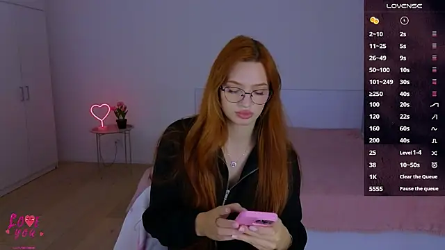 Snapshot of CuteAriel7 chatting on 10.15.25 CuteAriel7 online show from 10.15.25