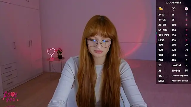 Snapshot of CuteAriel7 chatting on 10.18.25 CuteAriel7 online show from 10.18.25