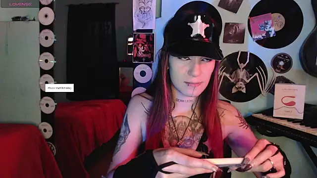 Snapshot of lilithword chatting on 10.11.25 lilithword online show from 10.11.25