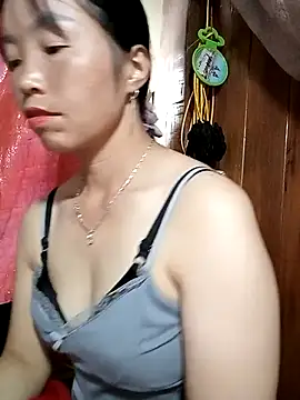 Snapshot of hera-00 chatting on 10.01.25 hera-00 online show from 10.01.25