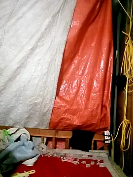 Snapshot of hera-00 chatting on 10.29.25 hera-00 online show from 10.29.25